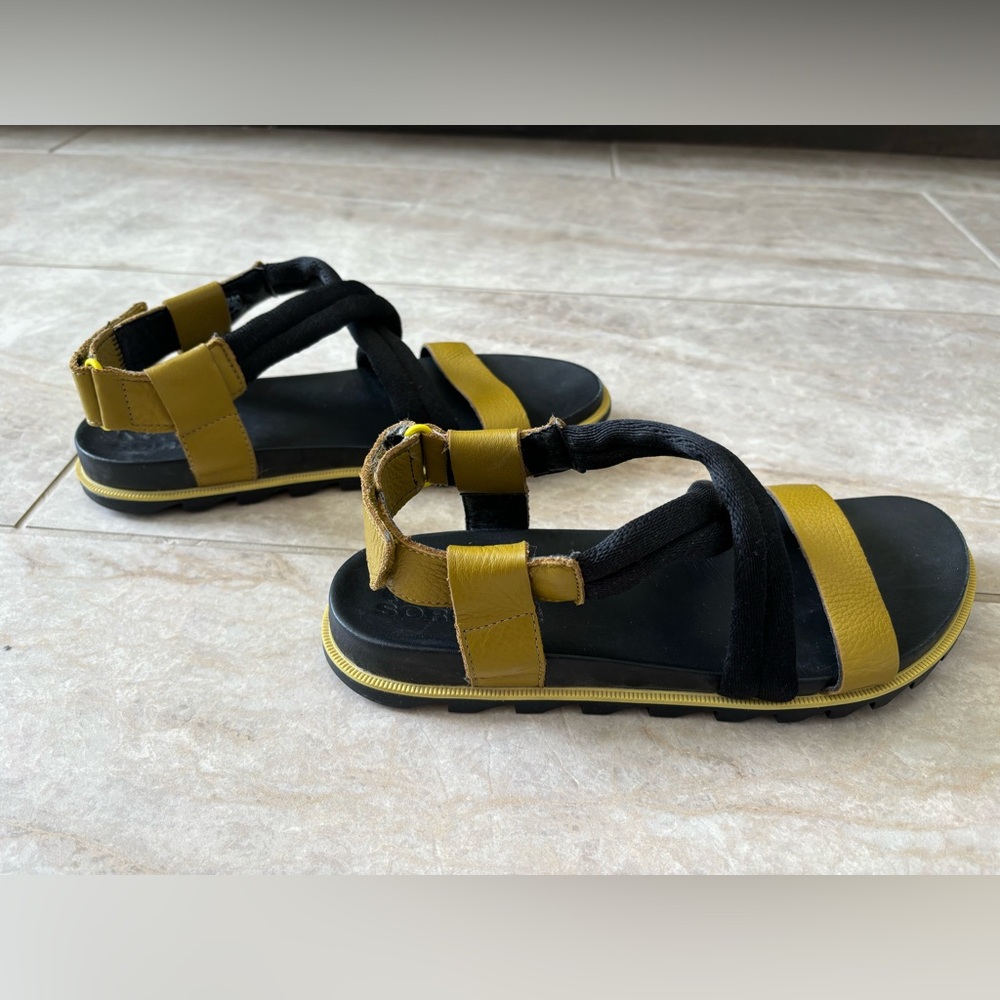 Sorel Green Black Ankle Strap
Leather Sandal 9, NWOT
